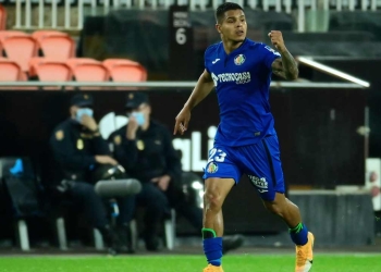 Ojo Queiroz 'Cucho' Hernández y el premio que recibió en Getafe