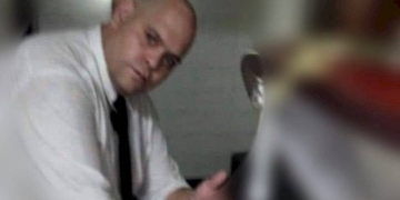 Se entregó la persona que se tomó foto con el cuerpo de Maradona