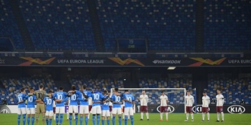 Jugadores del Napoli vestidos con la 10 de Maradona