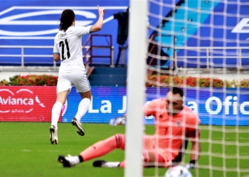 Édinson Cavani y otro gol a David Ospina tras 7 años