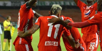 Duván Vergara jugando al límite de la sanción con América de Cali