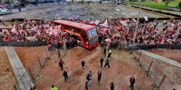 ¿Habrá caravana de hinchas de Santa Fe al aeropuerto para despedir al equipo?