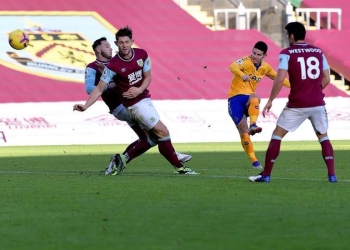 James Rodríguez pudo hacerle un golazo al Burnley