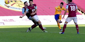 James Rodríguez pudo hacerle un golazo al Burnley