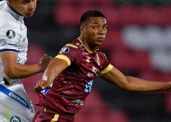 Los 5 equipos que buscan a Carlos Robles tras salir del Tolima