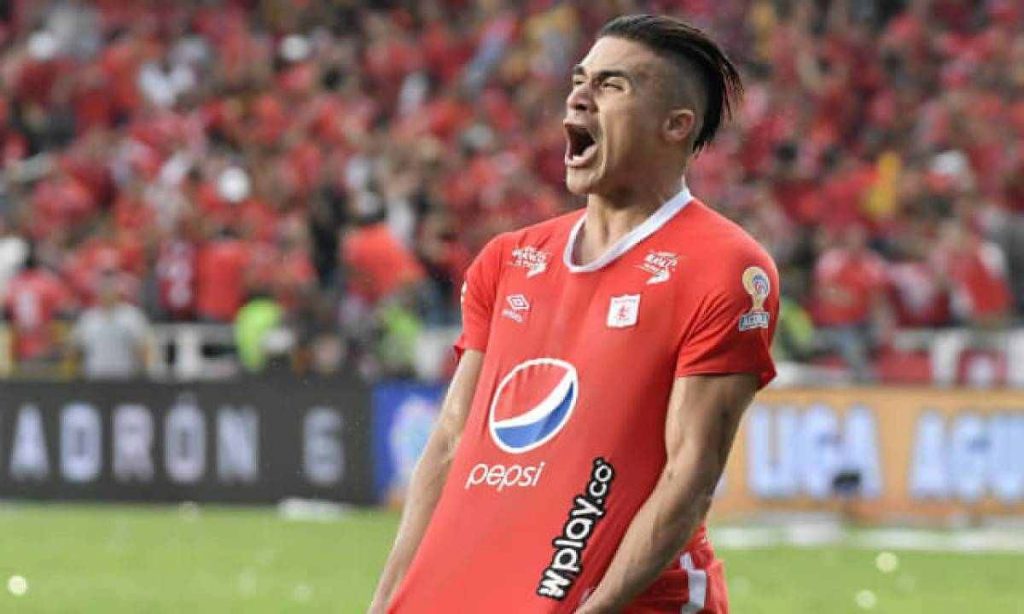 Sigue firme su representante lo quiere sacar del América