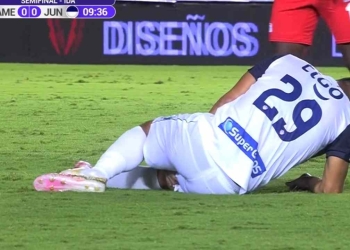 'Teo' Gutiérrez solamente duró 10 minutos en cancha