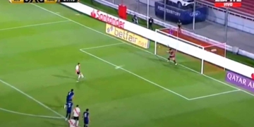 ¡Terrible penalti de Rafael Santos Borré en Copa Libertadores!