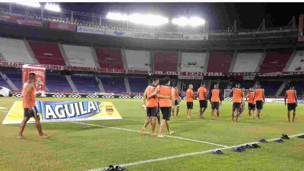 Una vez más, el ritual de Santa Fe en la final ante América