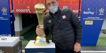 Tulio Gómez y su mensaje al trofeo de la Liga BetPlay