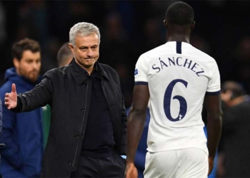Dávinson Sánchez vuelve entre críticas de hinchas del Tottenham