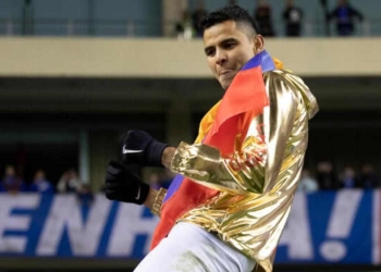 ¿Cuántos títulos oficiales ganó Gio Moreno?