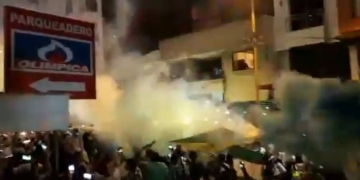 El recibimiento de la hinchada de Nacional, para un partido que se suspendió