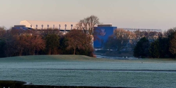 Everton vs. Rotherham United. James Rodríguez, titular
