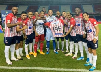 Homenaje a James Sánchez por parte del Junior antes del duelo ante el DIM