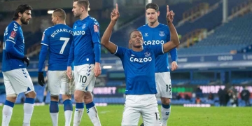 James Rodríguez y Yerry Mina, titulares con Everton vs. Leicester City