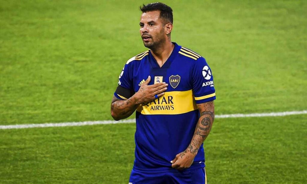 Edwin Cardona regresó a Argentina y los medios siguieron paso a paso de su llegada