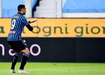Luis Fernando Muriel da una clase de definición contra Parma