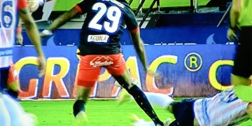 Junior vs. América de Cali: Pisó a Teo Gutiérrez,el VAR avisó y fue expulsado