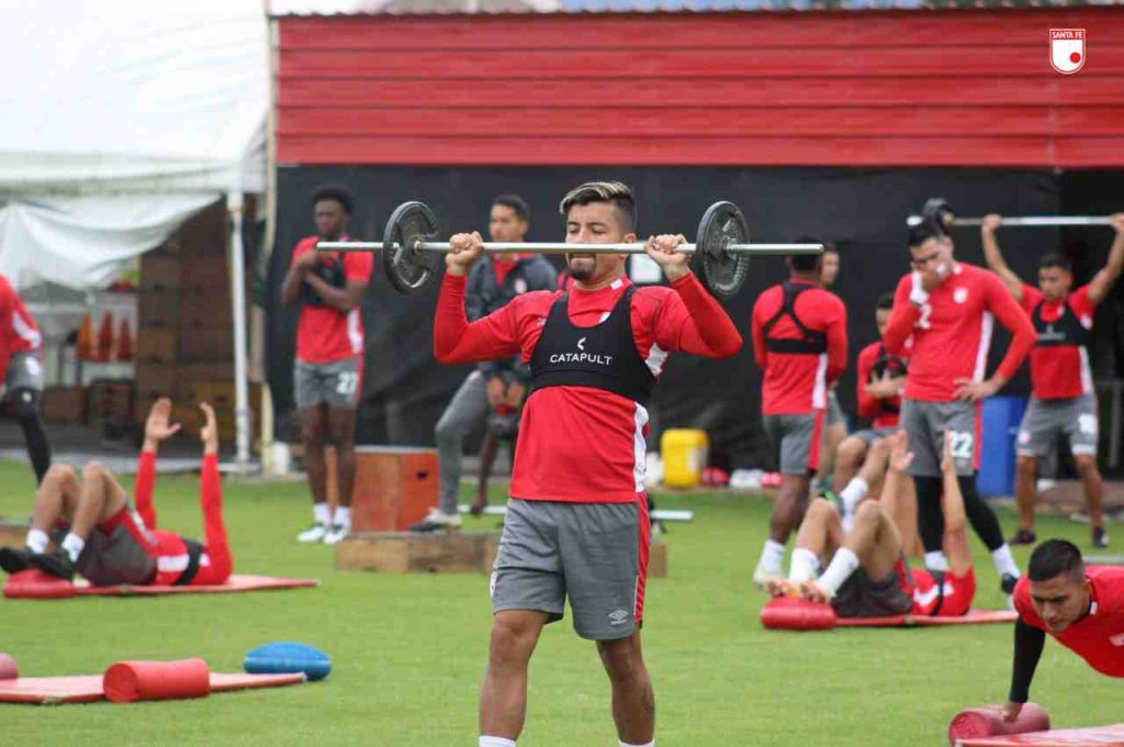 Independiente Santa Fe regresa a competir luego de 15 de inactividad tras el aplazamiento que sufrió en la segunda fecha por el no préstamo del estadio El Campín y hoy, por la tercera jornada, se medirá a Águilas de Rionegro.