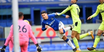 ¡De más a menos! Nueva derrota de Everton con James y Mina en cancha