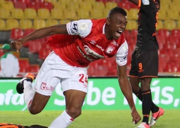 La razón por la que no jugó Jeison Palacios con Santa Fe ¿Se quedan sin central?