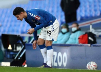 ¡Qué totazo, James! Balonazo en el Everton vs. Rotherham