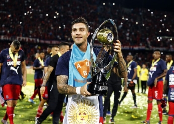 Él es Adrián Arregui