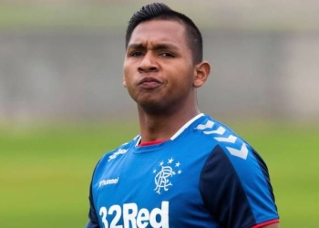 Steven Gerrard explotó por sanción a Alfredo Morelos