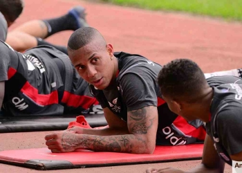 América de Cali llegó el CTI de Jeison Lucumí y fue inscrito en Dimayor