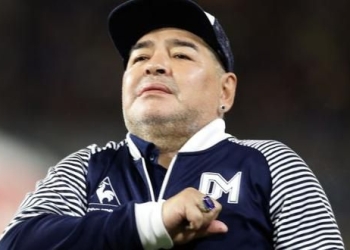 Continúa la novela Maradona: ¿Sus cuidadores le daban licor?