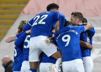 Everton se sacudió: Ganó después de 22 años en Anfield
