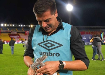 Juan Cruz Real a pesar del título, sigue con gran parte de la hinchada en contra