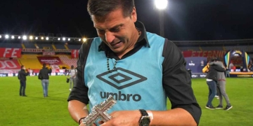 Juan Cruz Real a pesar del título, sigue con gran parte de la hinchada en contra