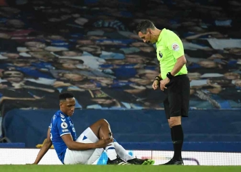 Mala suerte para Yerry Mina se lesionó vs. Mánchester City