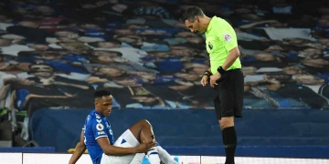 Mala suerte para Yerry Mina se lesionó vs. Mánchester City