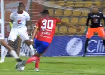 ¡Casi le hacen un gol de rabona a América de Cali!