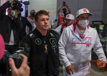 ¡Los escudos de equipos del fútbol colombiano que lucieron Canelo Álvarez y J Balvin!