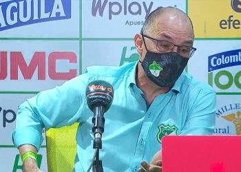 Alfredo Arias y la queja al arbitraje: “Lo dice el reglamento, no es penalti”