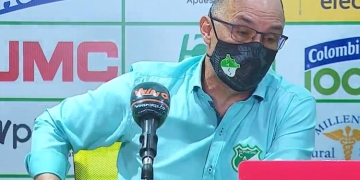 Alfredo Arias y la queja al arbitraje: “Lo dice el reglamento, no es penalti”