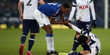Yerry Mina, en el ojo del huracán tras regular presentación con Everton ante Tottenham
