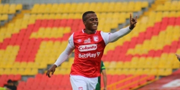 ¡De rojo, pero no escarlata! Jhon Arias, la figura de Santa Fe que regresa al Pascual Guerrero 