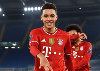 ¡Tiene 17 años y así empezó a marcar en Champions League con Bayern Múnich!