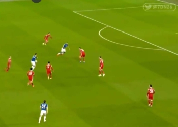 ¿Aburrido? Asistencia de James contra el Liverpool