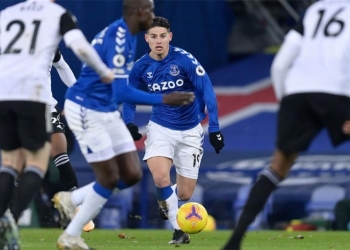 James Rodríguez con Everton ante el Fulham: 66 minutos y afuera por un golpe