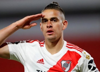 ¡Inolvidable Borré! En River Plate homenajearon al colombiano durante un partido