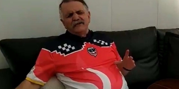 El “Hombre Caimán” se puso la camiseta de Fortaleza