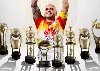 Hinchas de Santa Fe celebran los 40 años de Omar Pérez: ¿ Ahora a qué se dedica?