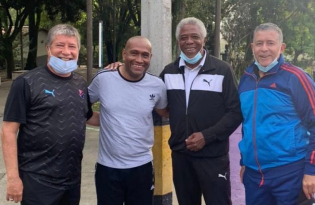 ¡El encuentro del Bolillo con un ídolo del Poderoso, antes del clásico!