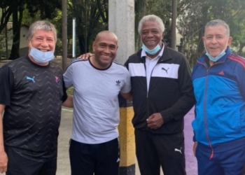 ¡El encuentro del Bolillo con un ídolo del Poderoso, antes del clásico!